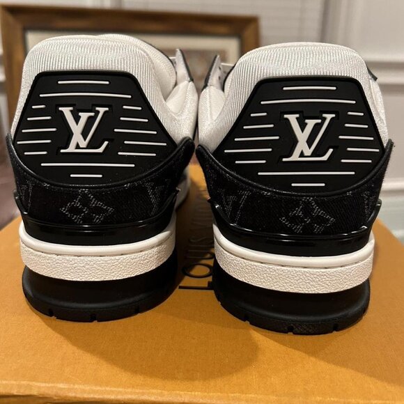 Louis Vuitton Trainers Sneakers Black / White color way - Picture 4 of 7